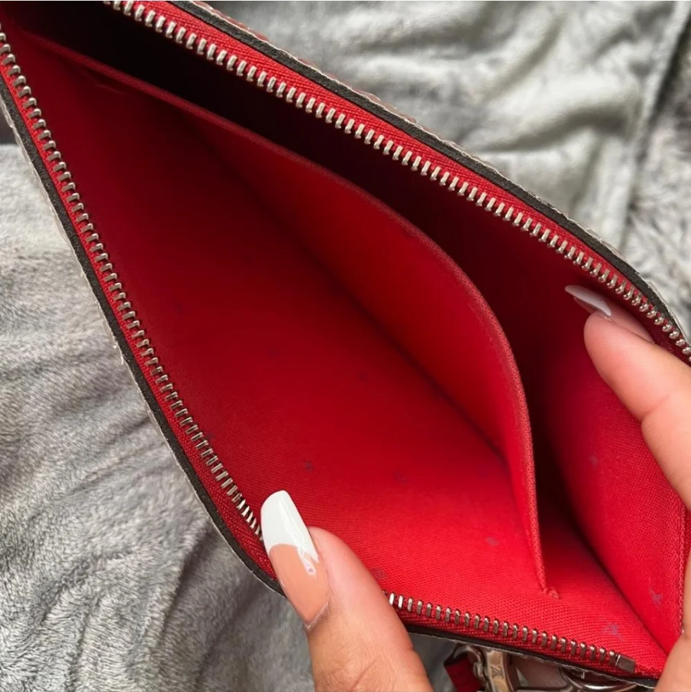 Louis Vuitton Neverfull Escale Pouchette - Picture 4 of 8